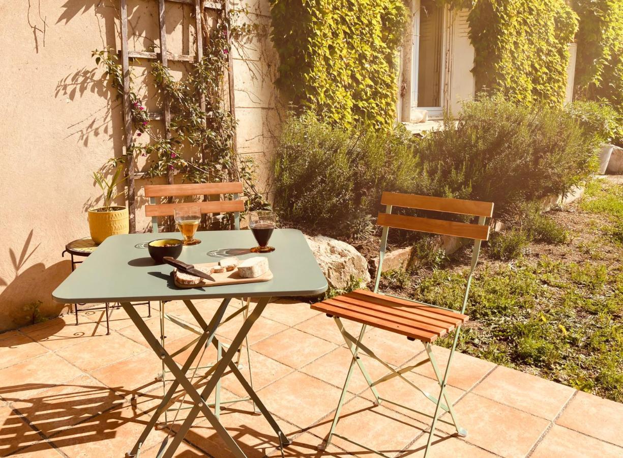 Bed and Breakfast Le Repaire De La Reveuse Saint-Frajou Экстерьер фото