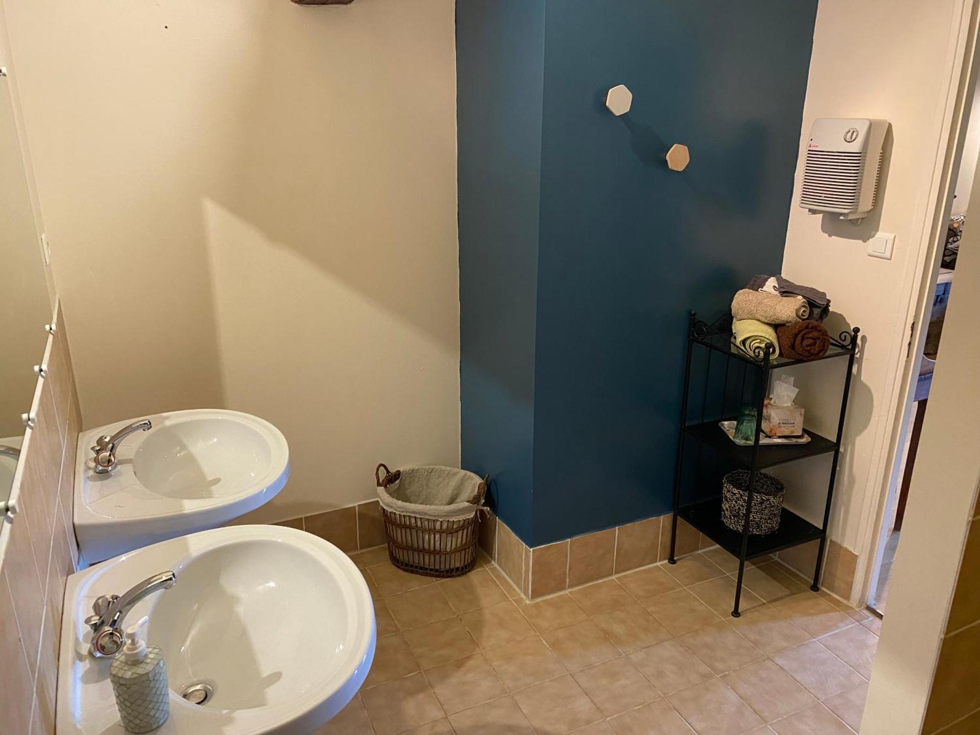 Bed and Breakfast Le Repaire De La Reveuse Saint-Frajou Номер фото